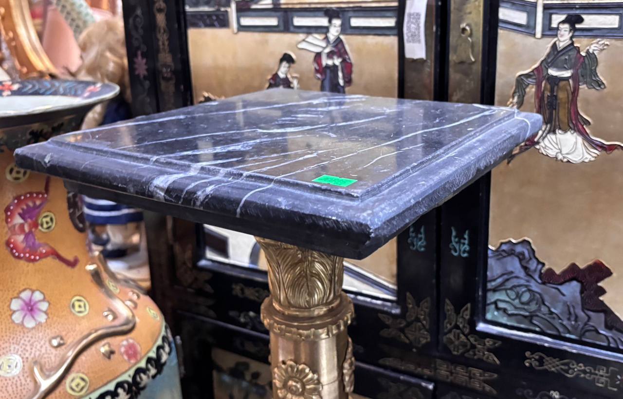 Постамент/подставка/колонна в стиле Людовика XVI