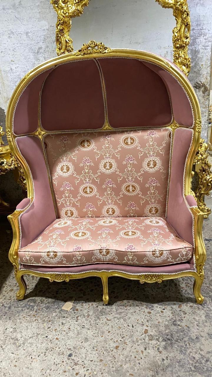 Диван с капюшоном в стиле венецианского барокко