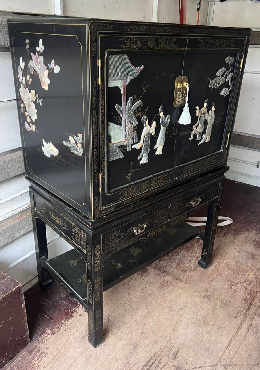 Шкаф в стиле шинуазри