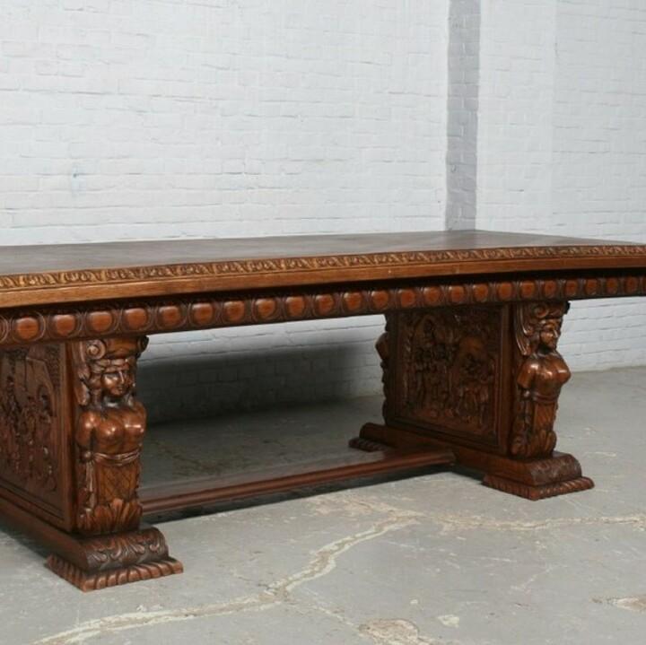 Стол обеденный в стиле ренессанс