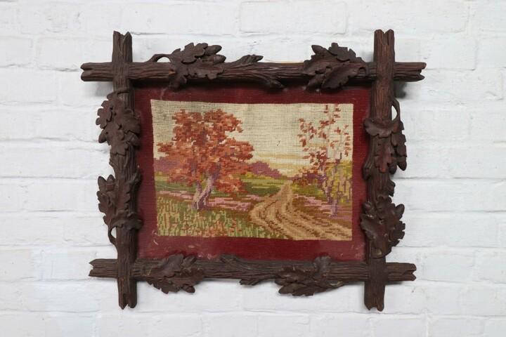 Гобелен в деревянной раме
