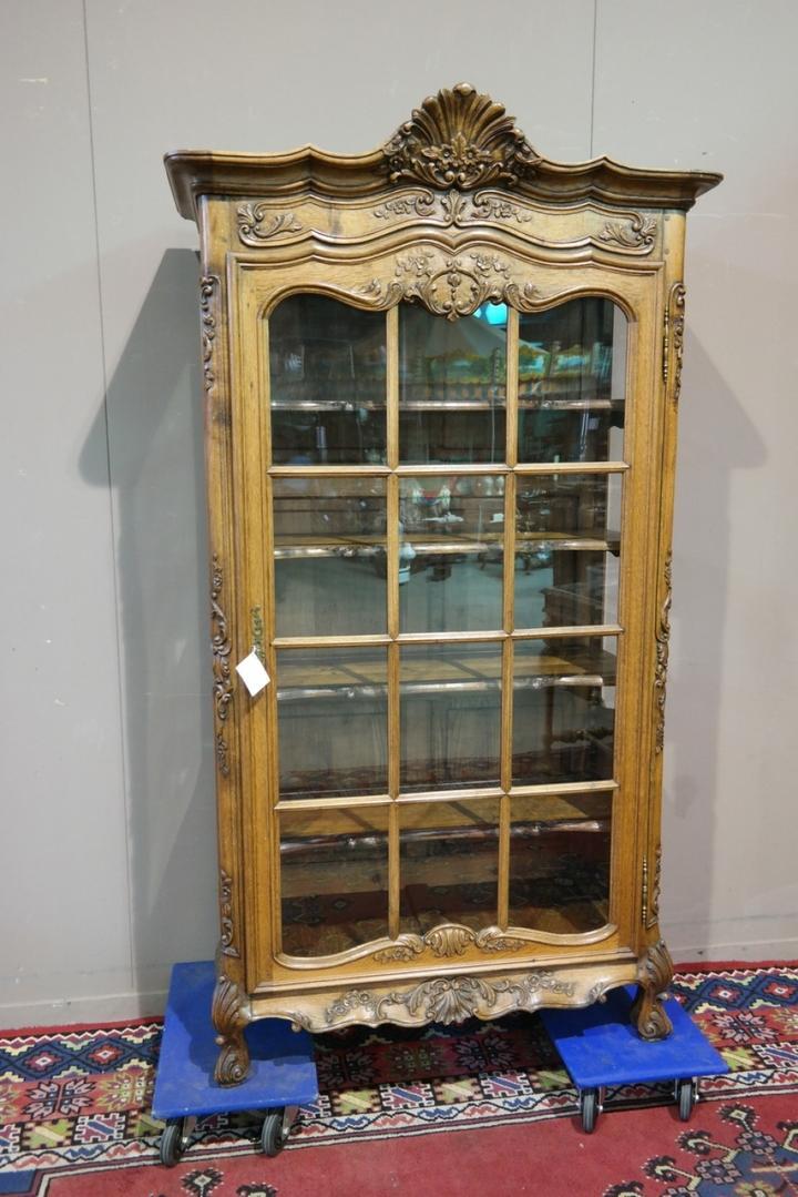 Витрина во французском стиле