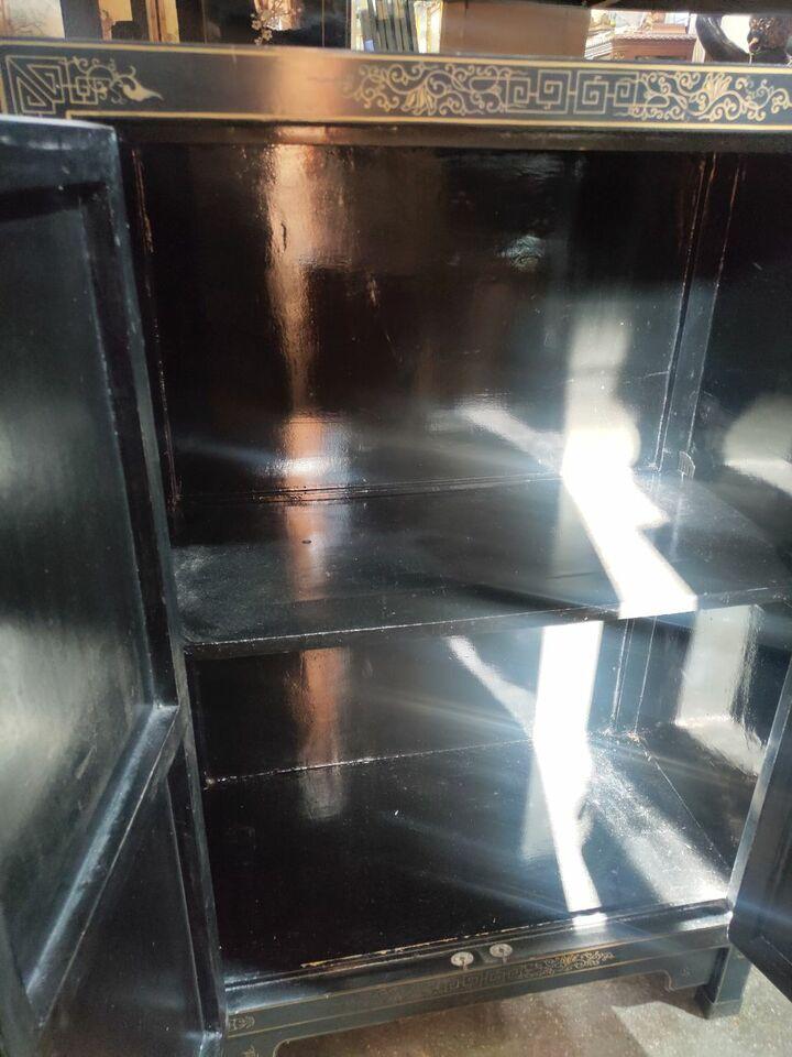 Шкаф в стиле шинуазри