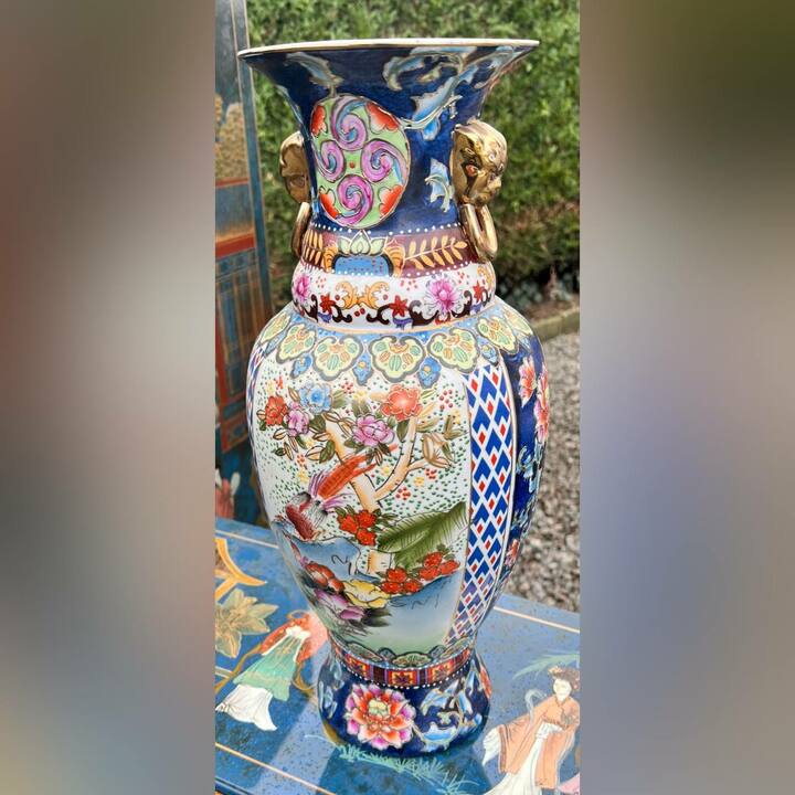 Ваза в стиле шинуазри