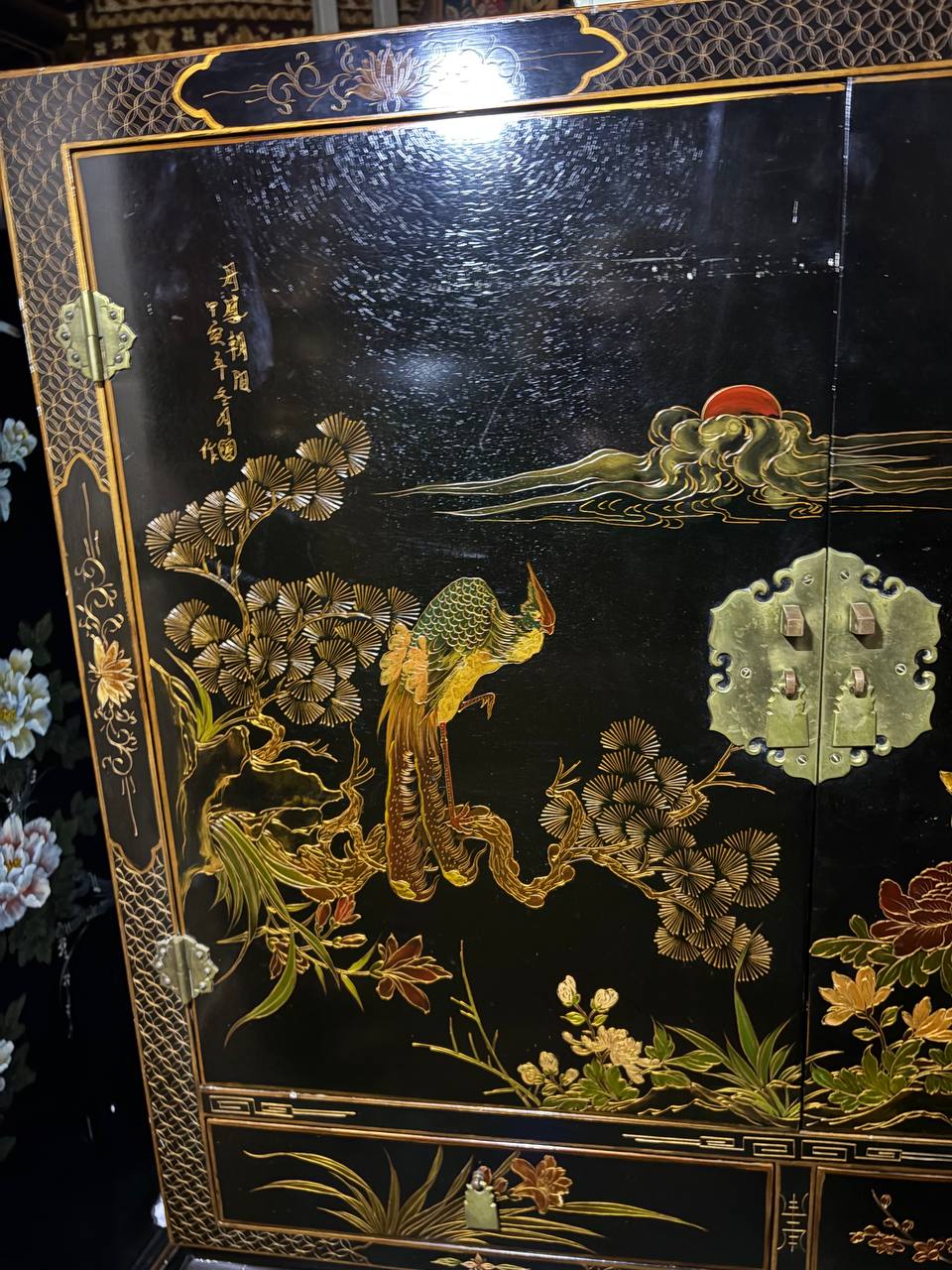 Шкаф в стиле шинуазри