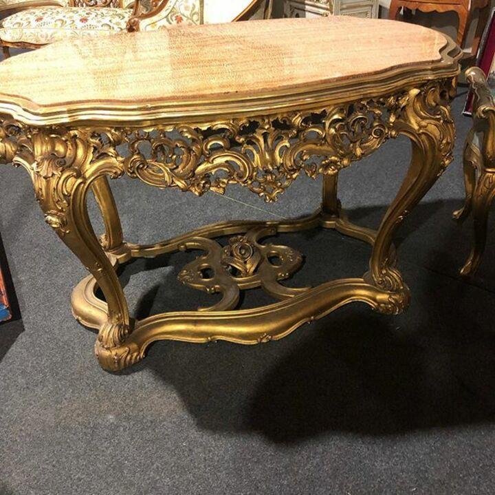 Стол в стиле барокко