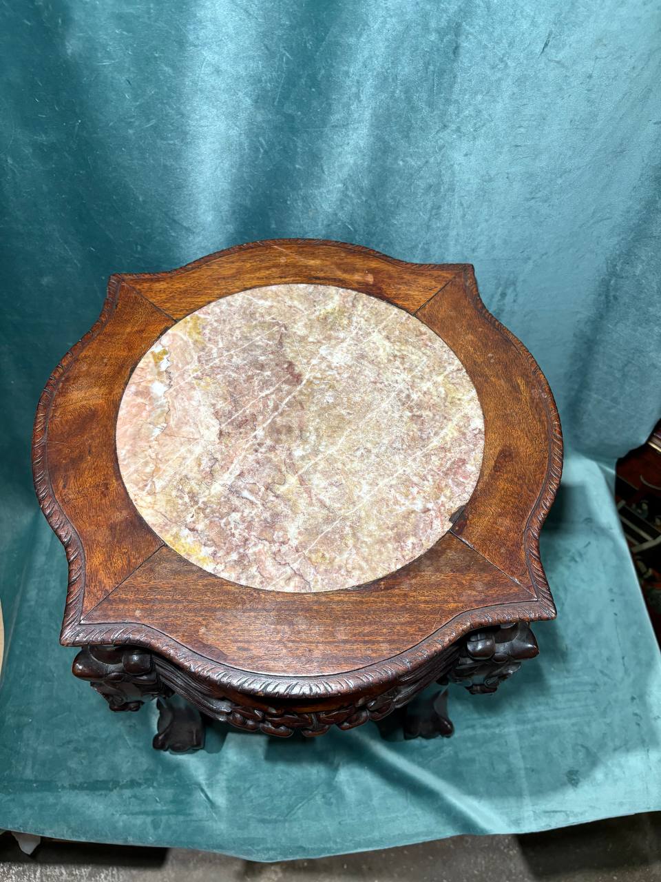 Подставка в восточном стиле