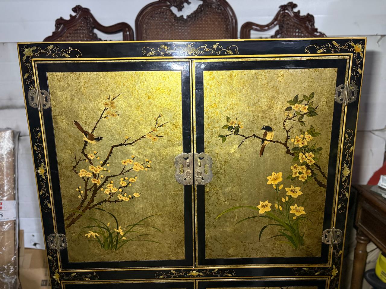 Шкаф в стиле шинуазри