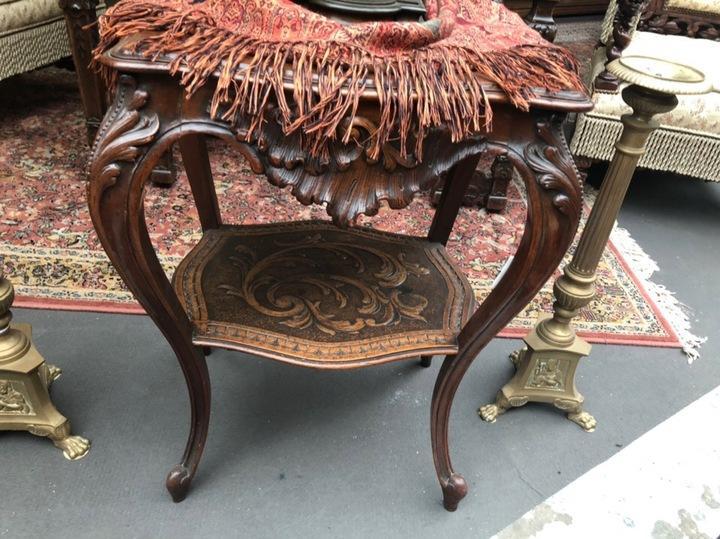 Столик консольный в стиле рококо