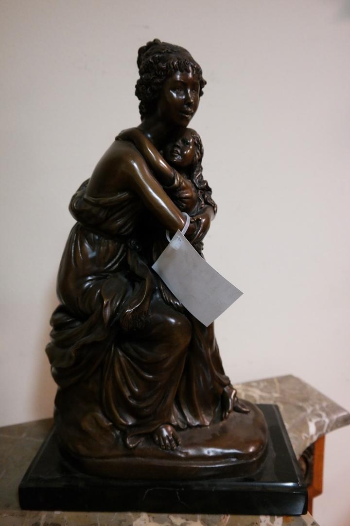 Статуя бронзовая