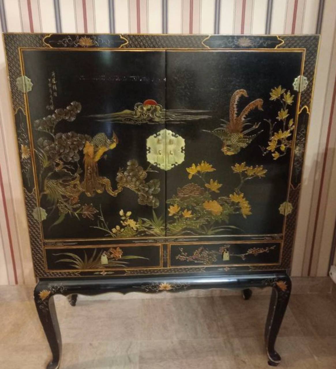 Шкаф в стиле шинуазри