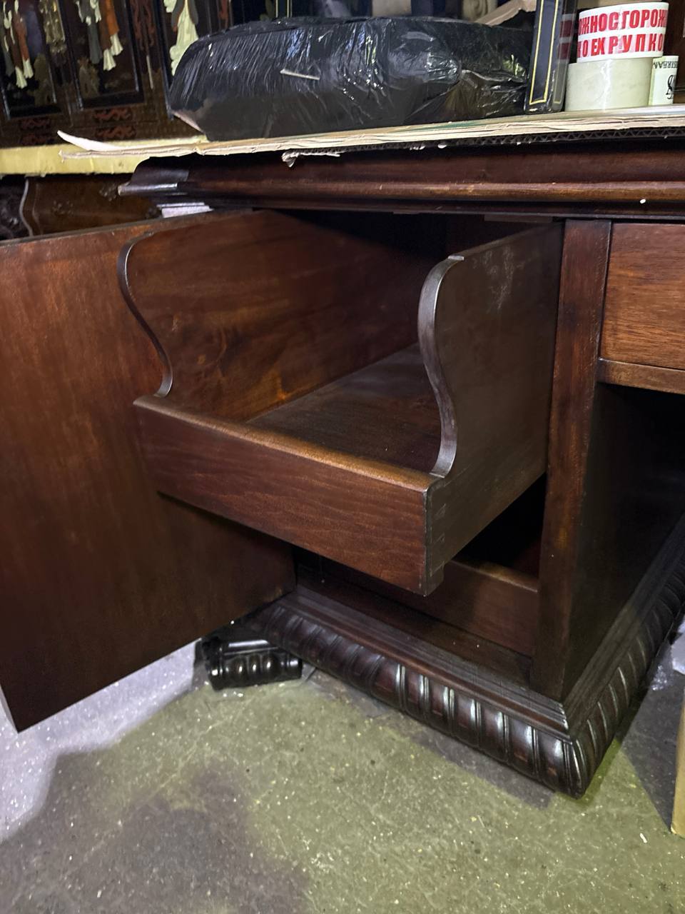 Комплект кабинетный: стол письменный и кресло в стиле ренессанс