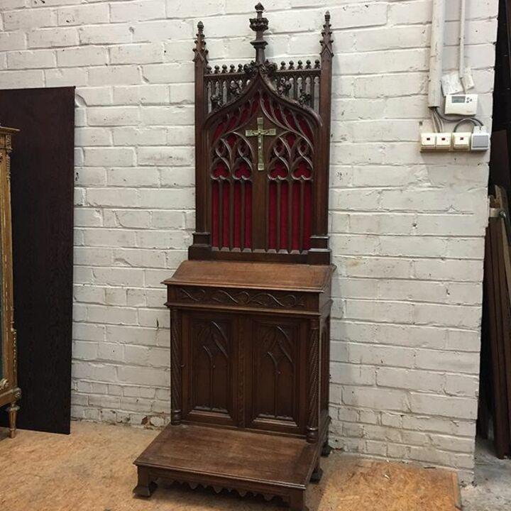 Алтарь/молитвенник в неоготическом стиле