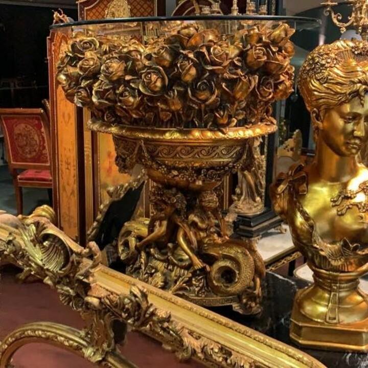 Стол в стиле барокко