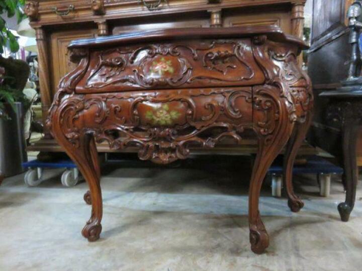 Комод с росписью в стиле венецианского барокко