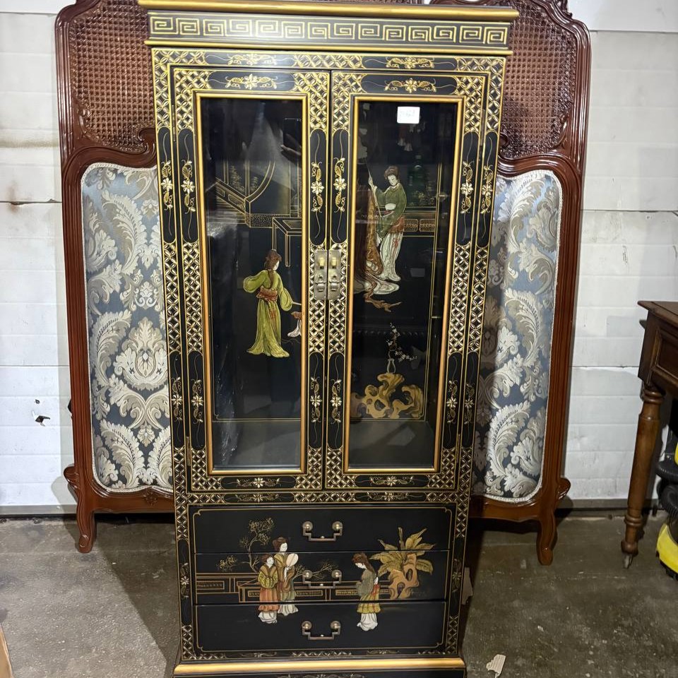 Витрина в стиле шинуазри