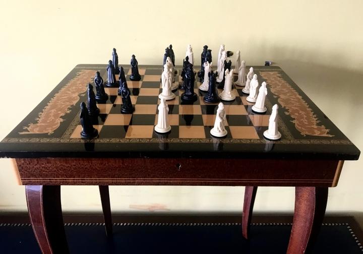 Столик музыкальный шахматный с набором шахмат