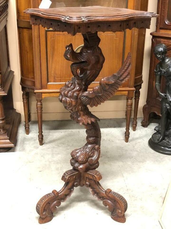 Подставка/столик в стиле ренессанс