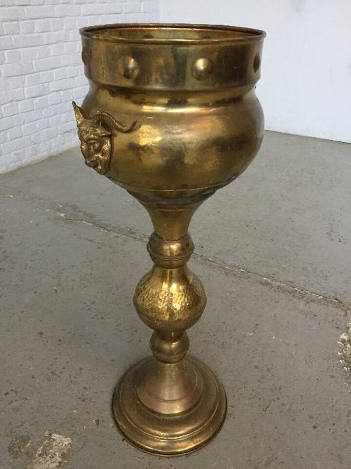 Кашпо на подставке медное