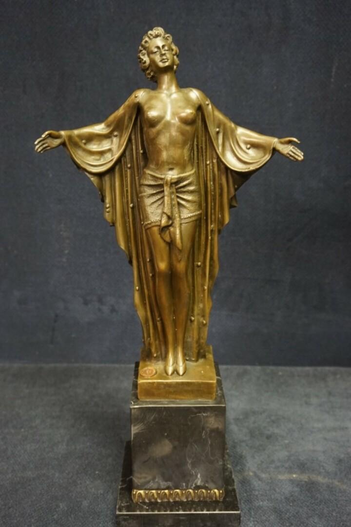 Скульптура бронзовая