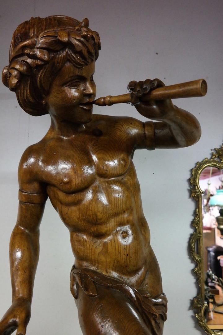 Скульптура из дерева