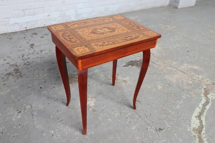 Столик музыкальный с маркетри