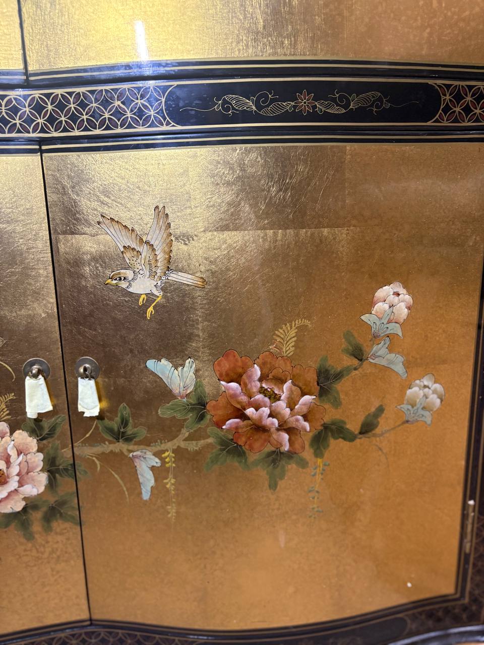 Шкаф в стиле шинуазри