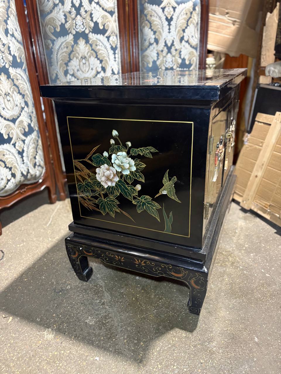 Тумба в стиле шинуазри