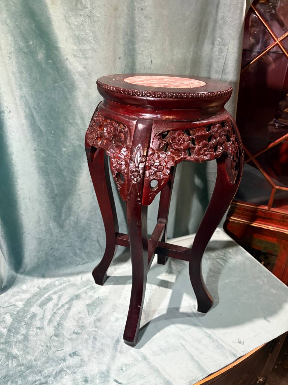 Подставка в восточном стиле