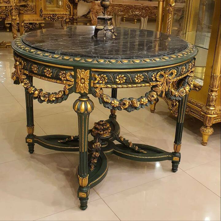 Стол в стиле Людовика XVI