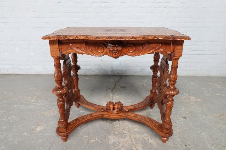Стол консольный в стиле ренессанс