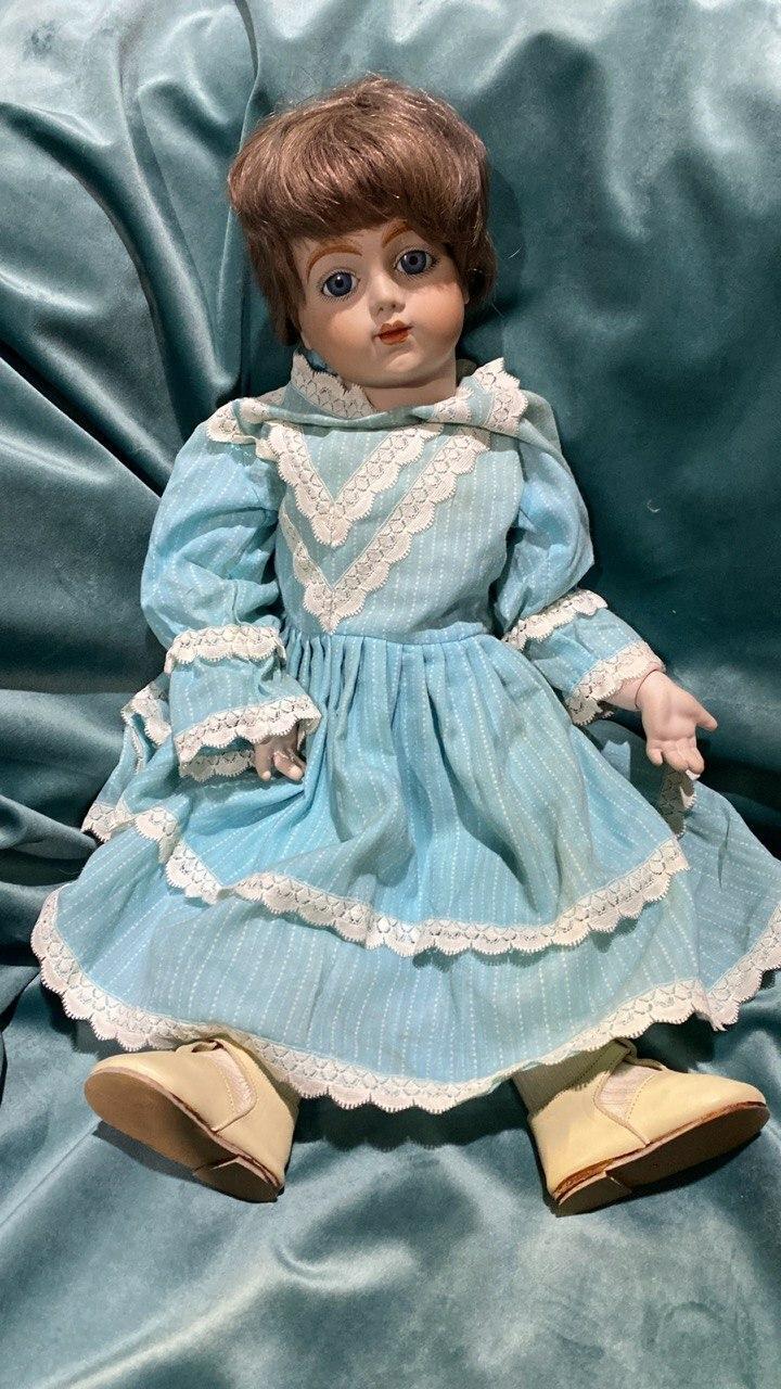 Кукла фарфоровая винтажная