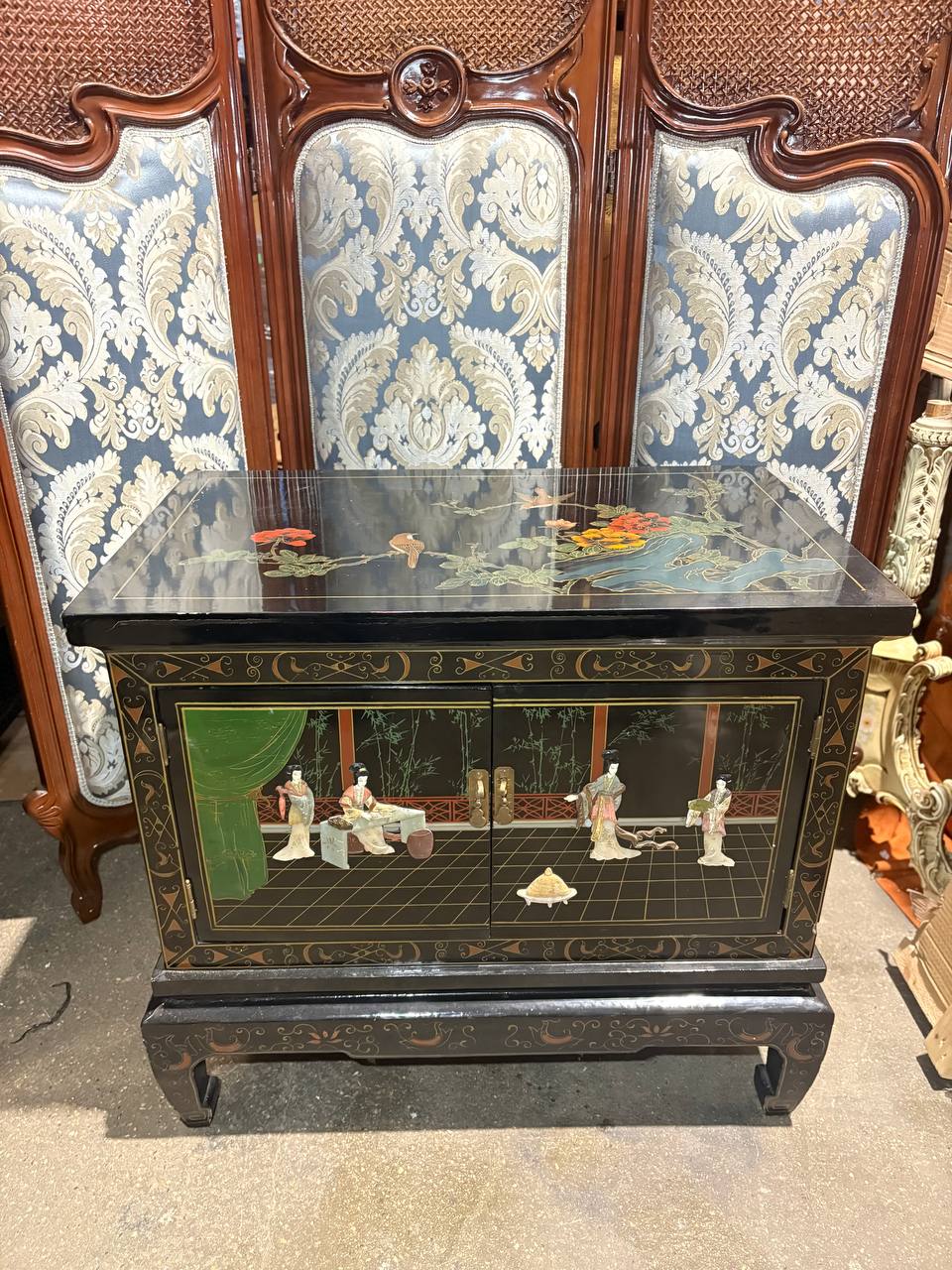 Тумба в стиле шинуазри