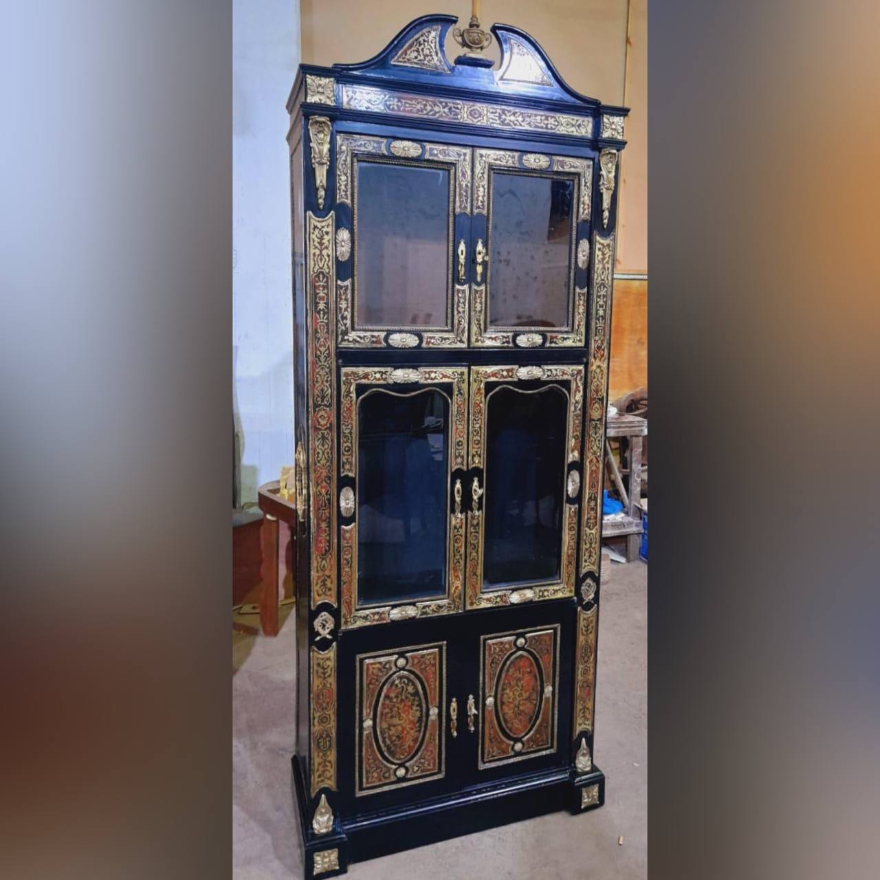 Шкаф в стиле Буль