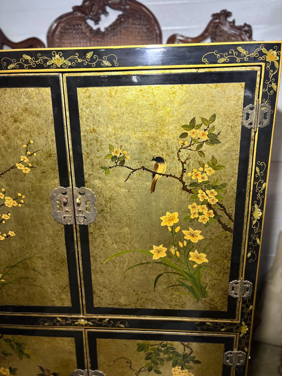 Шкаф в стиле шинуазри