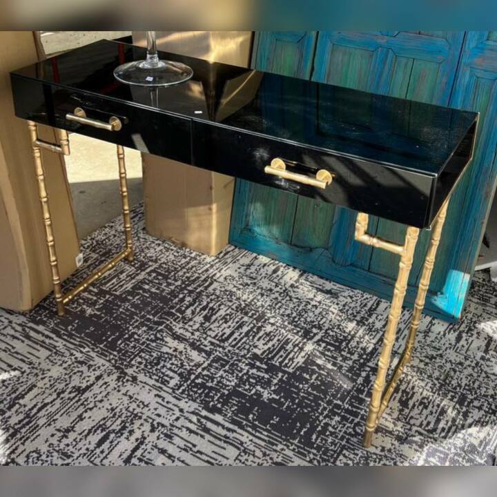 Консоль дизайнерская