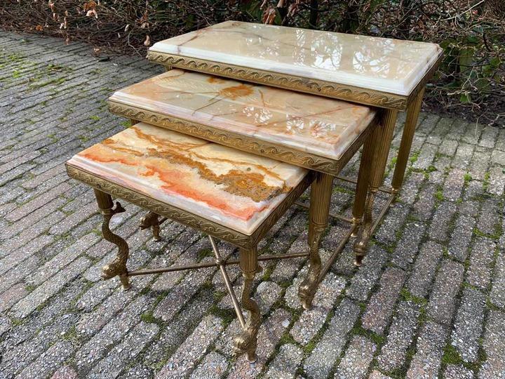 Сет из трех столиков