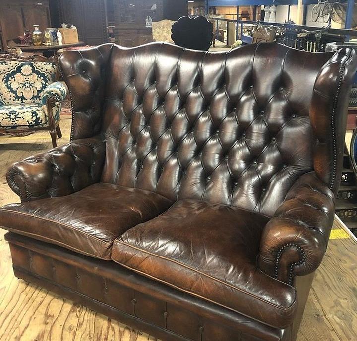 Диван в стиле Честерфилд