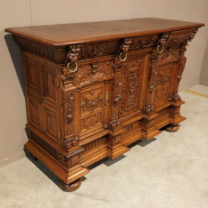 Комод/Дрессуар в стиле ренессанс
