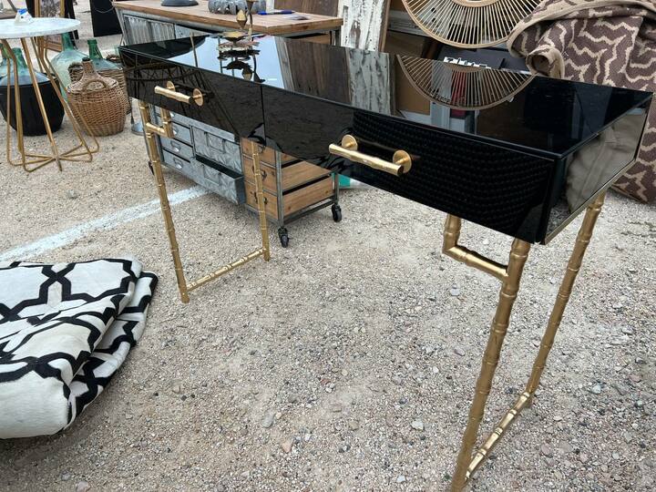 Консоль дизайнерская