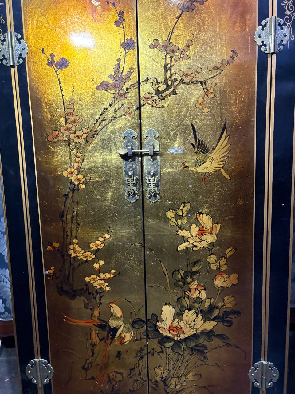 Шкаф в стиле шинуазри