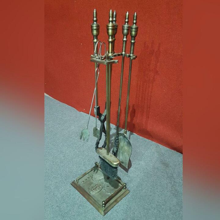 Комплект каминных инструментов и подставка