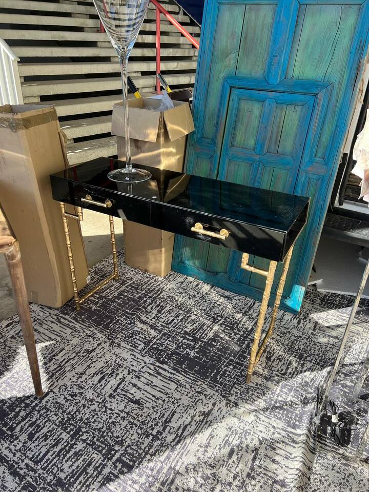 Консоль дизайнерская