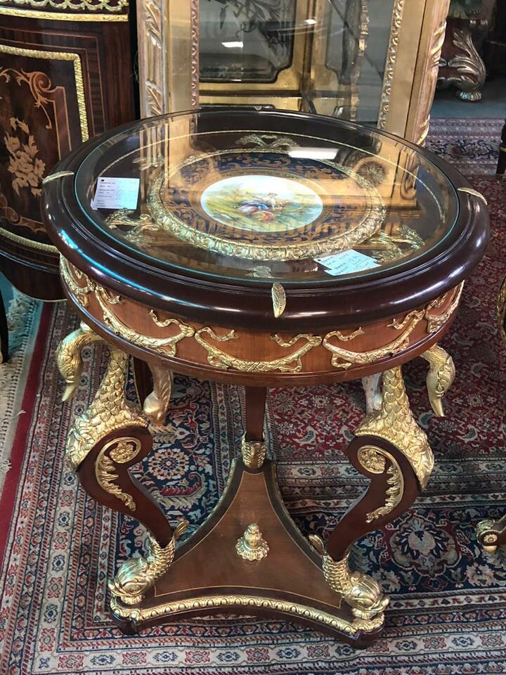 Столик/подставка в стиле ампир