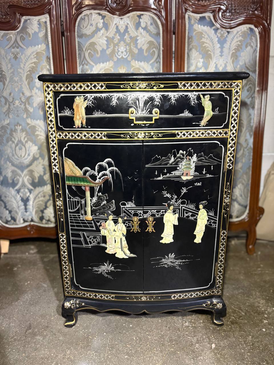 Тумба в стиле шинуазри