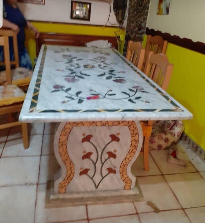 Стол обеденный мраморный