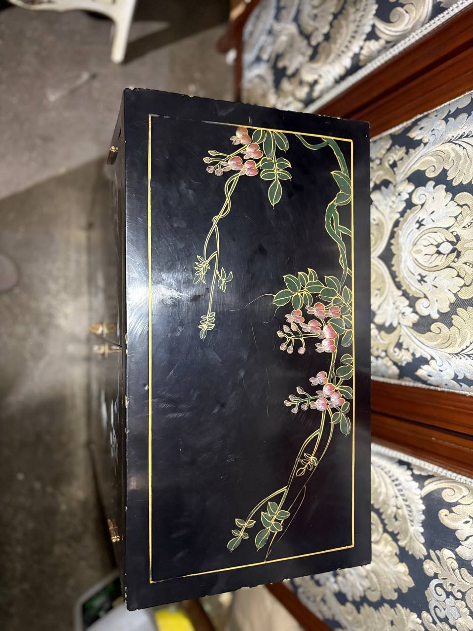 Тумба в стиле шинуазри