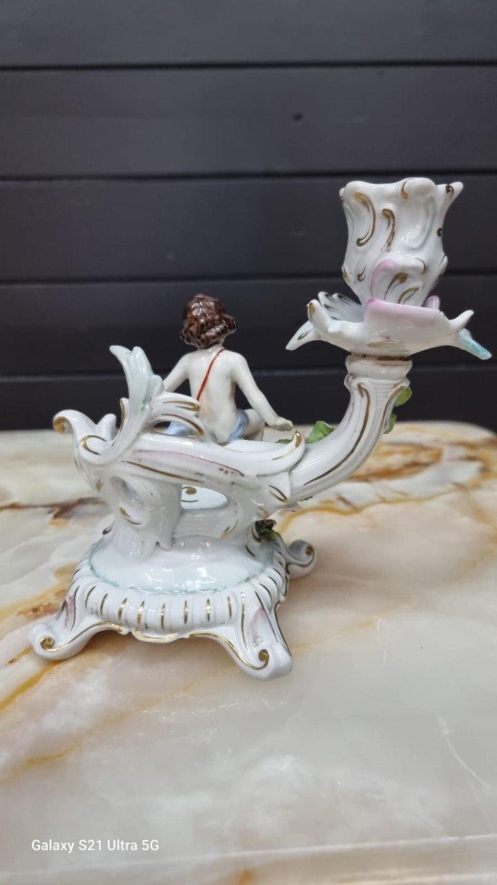 Подсвечник с путти от Каподимонте