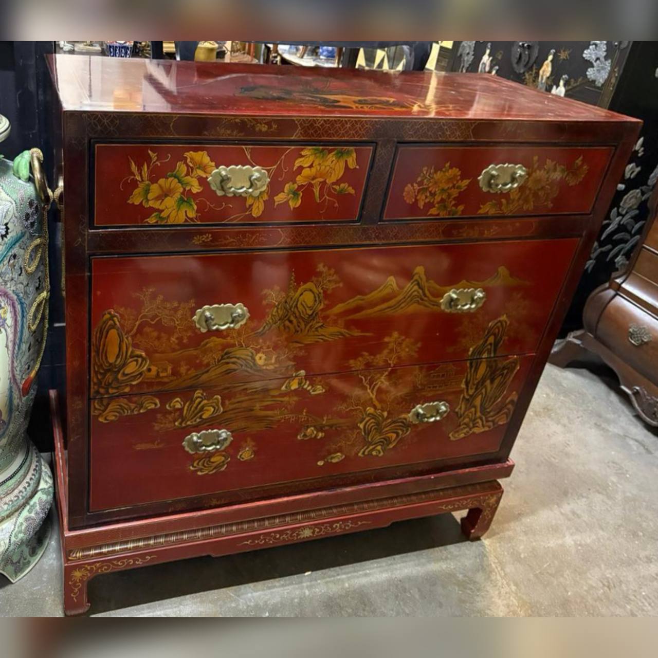 Комод в стиле шинуазри