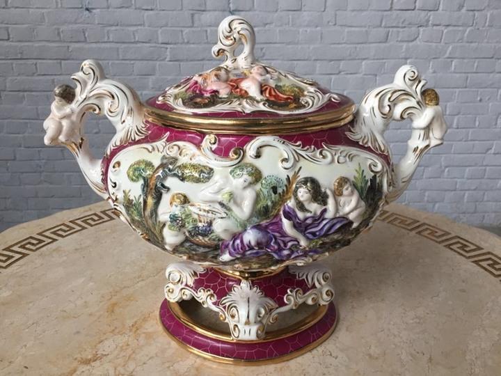 Ваза с крышкой Каподимонте